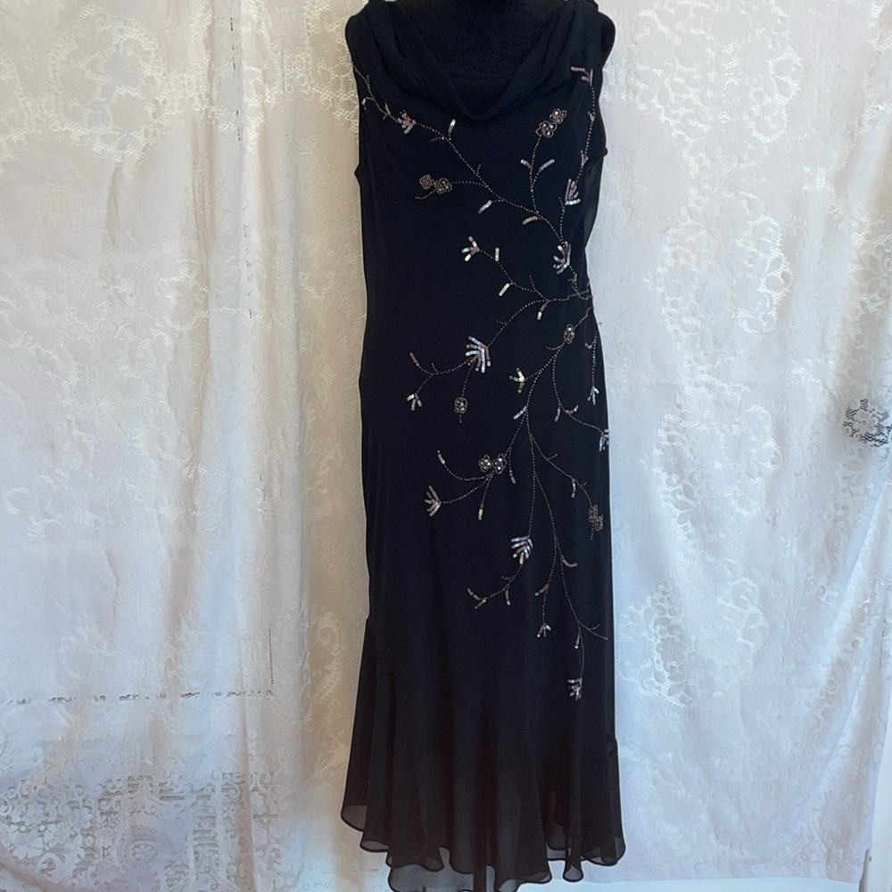 Alex Evenings Gorgeous black dress! Sz-16 sequins  on front & ruffle on bottom